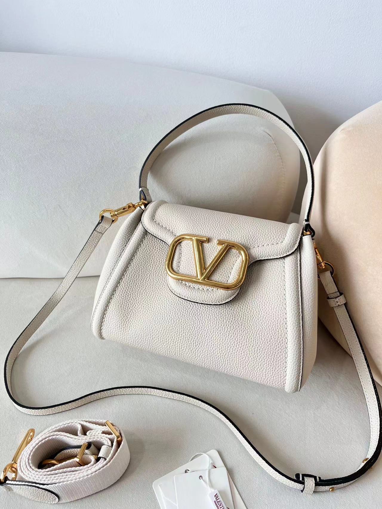 Valentino ヴァレンティノ  バッグ