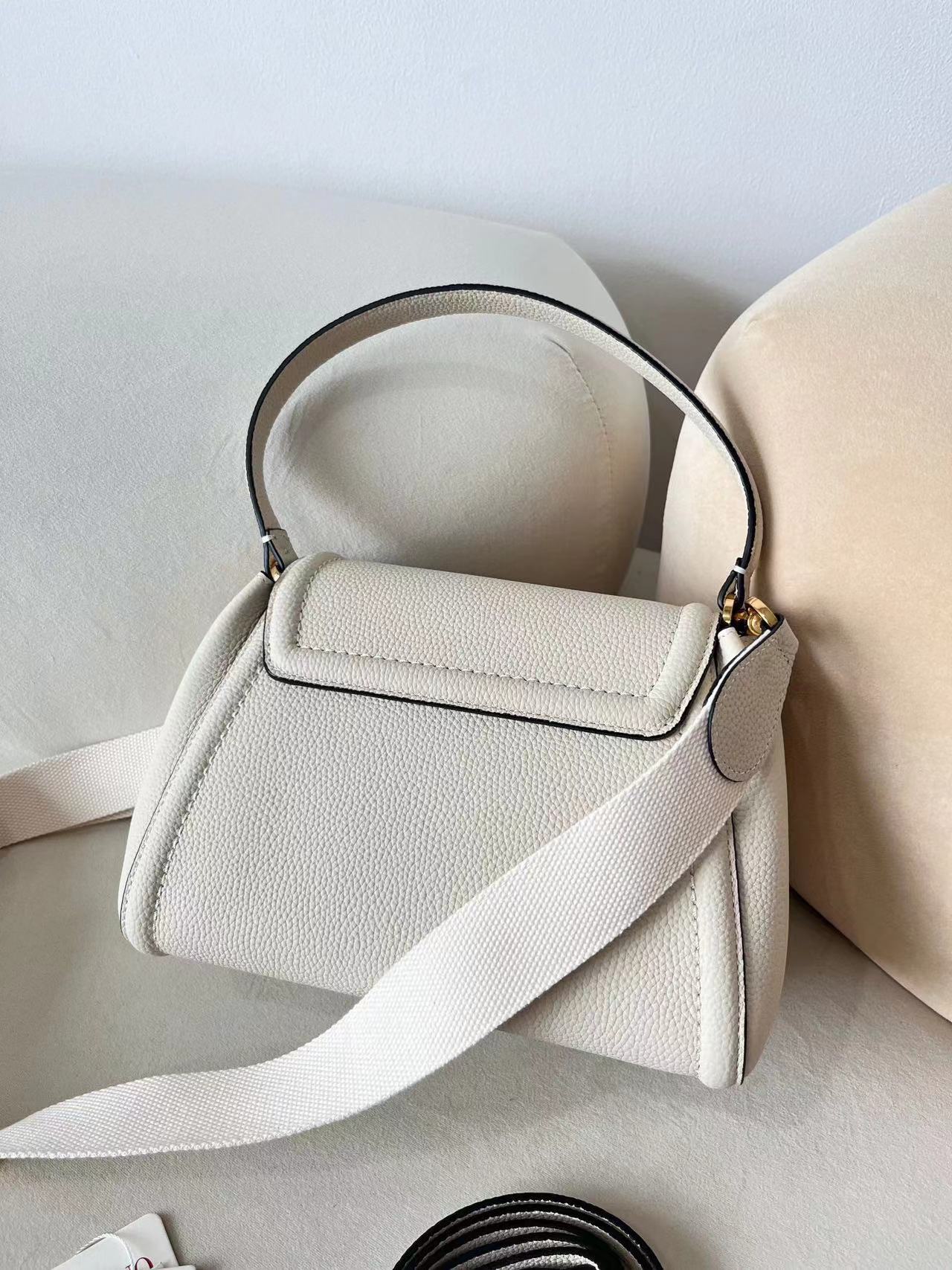 Valentino ヴァレンティノ  バッグ