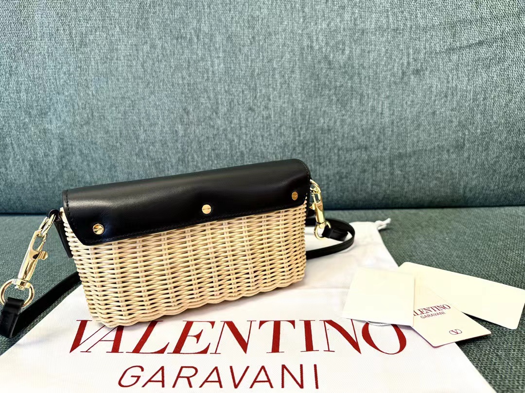 Valentino ヴァレンティノ  バッグ