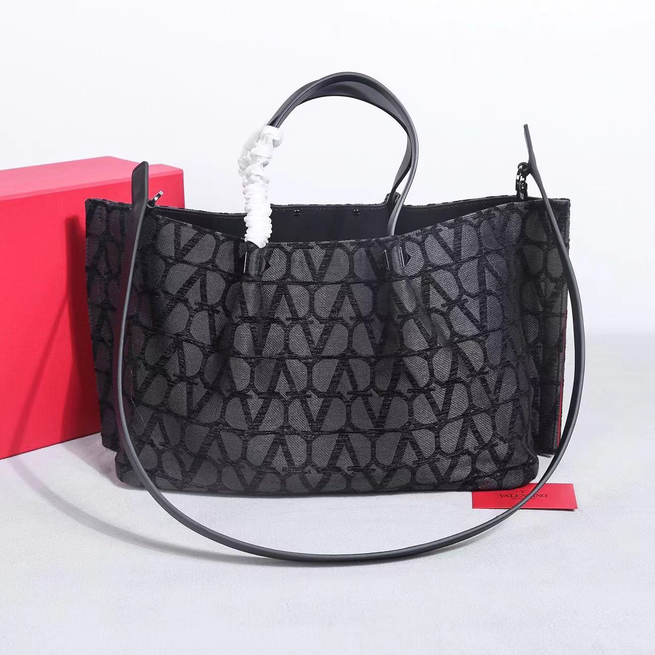 Valentino ヴァレンティノ  バッグ
