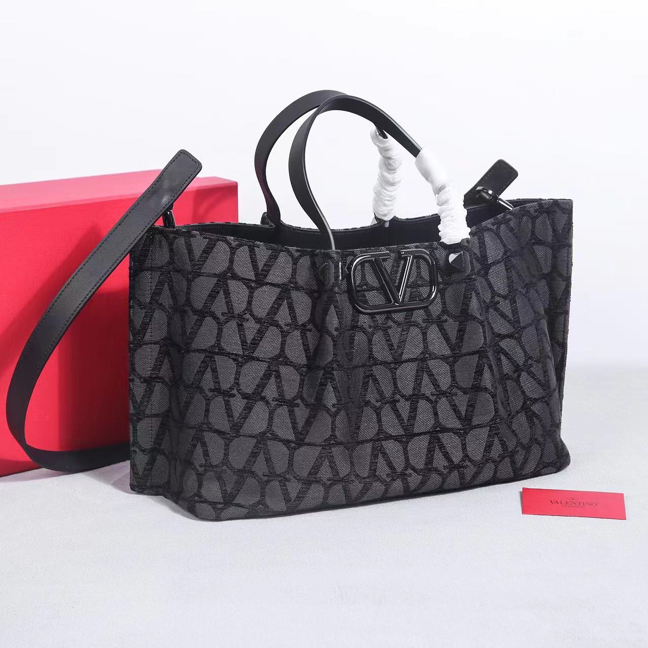 Valentino ヴァレンティノ  バッグ