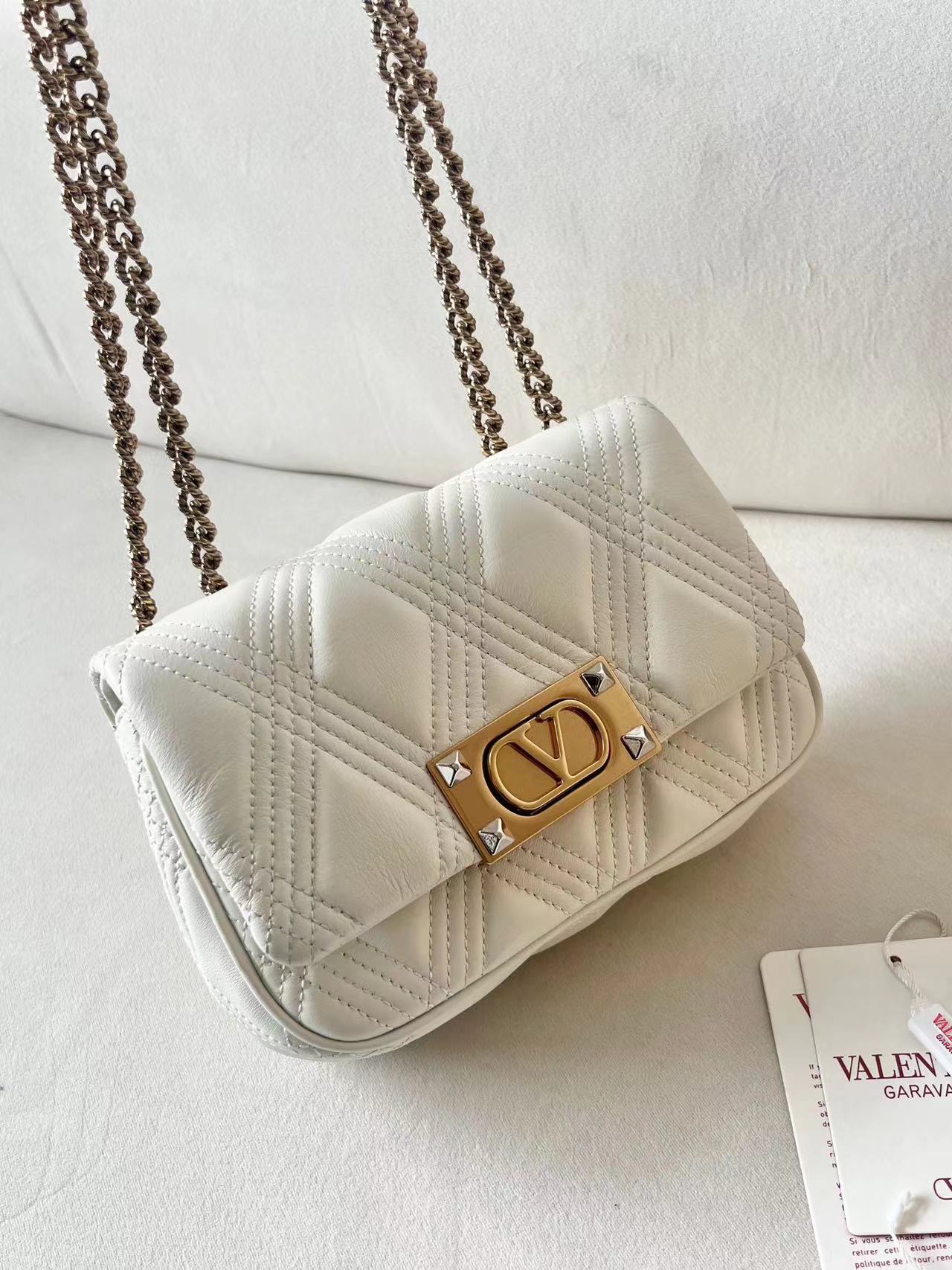 Valentino ヴァレンティノ  バッグ