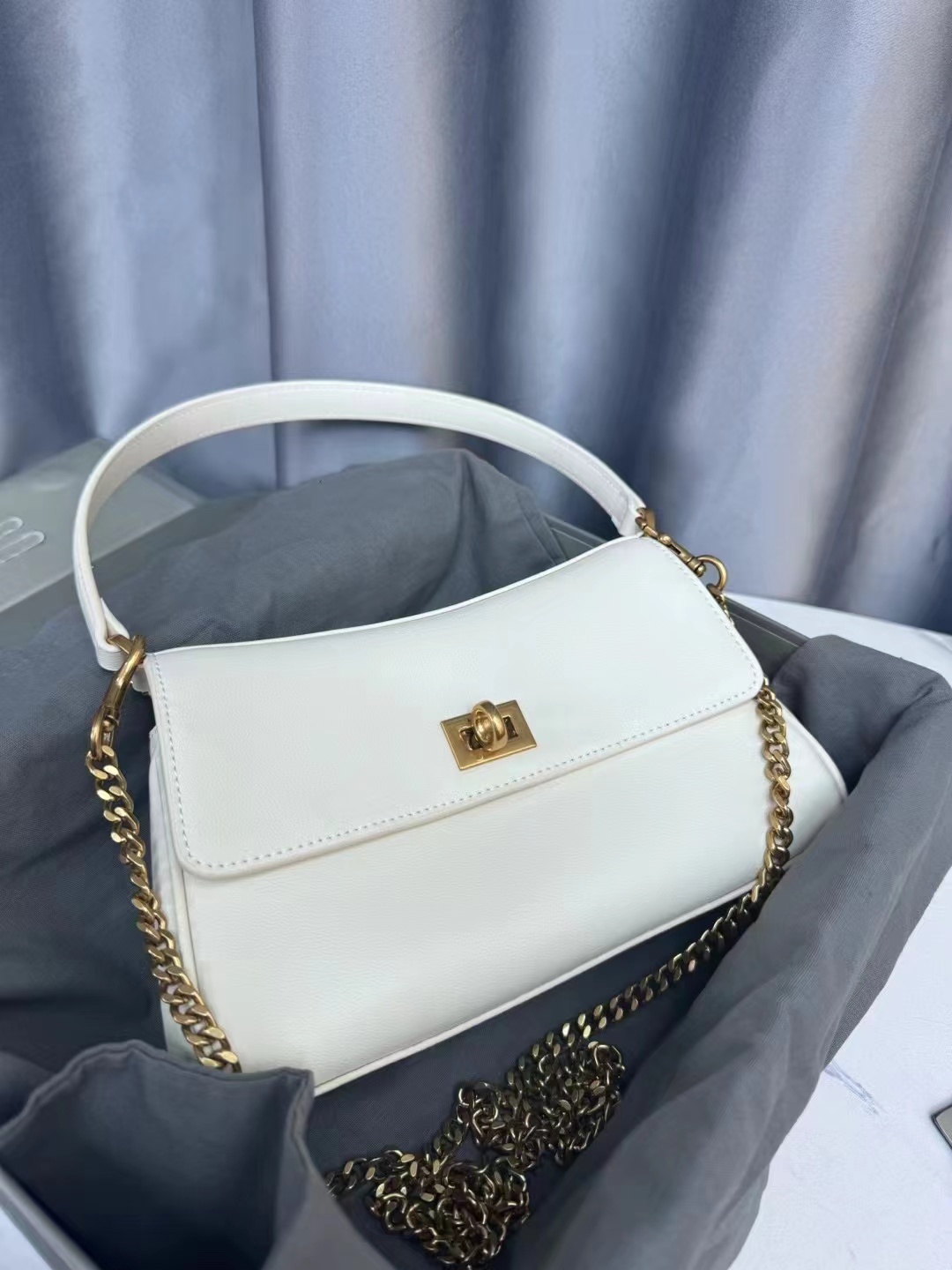 Balenciaga バレンシアガ  バッグ