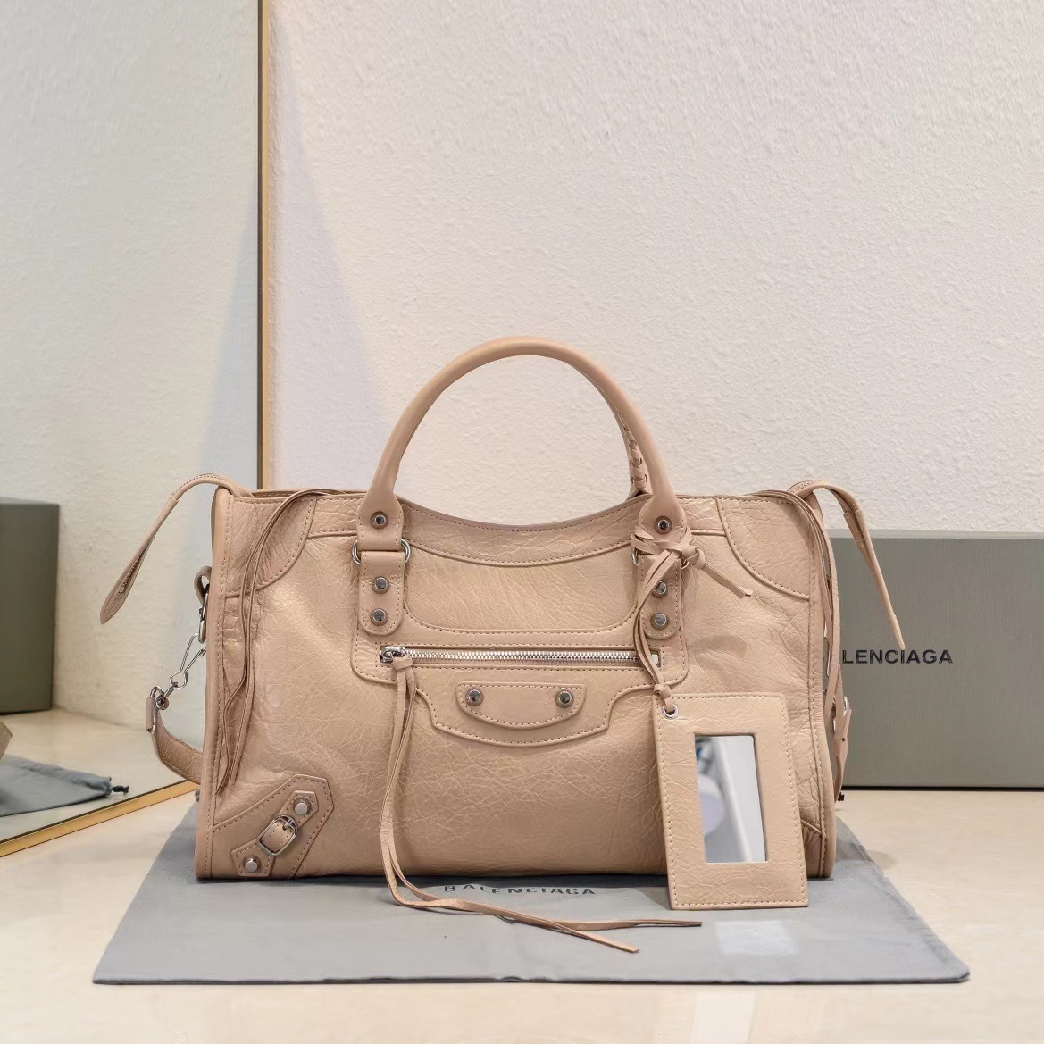 Balenciaga バレンシアガ  バッグ