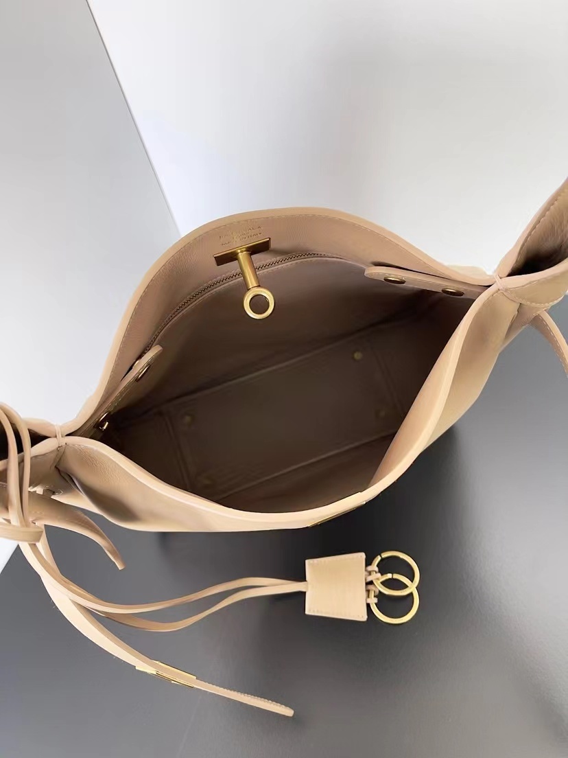 Balenciaga バレンシアガ  バッグ