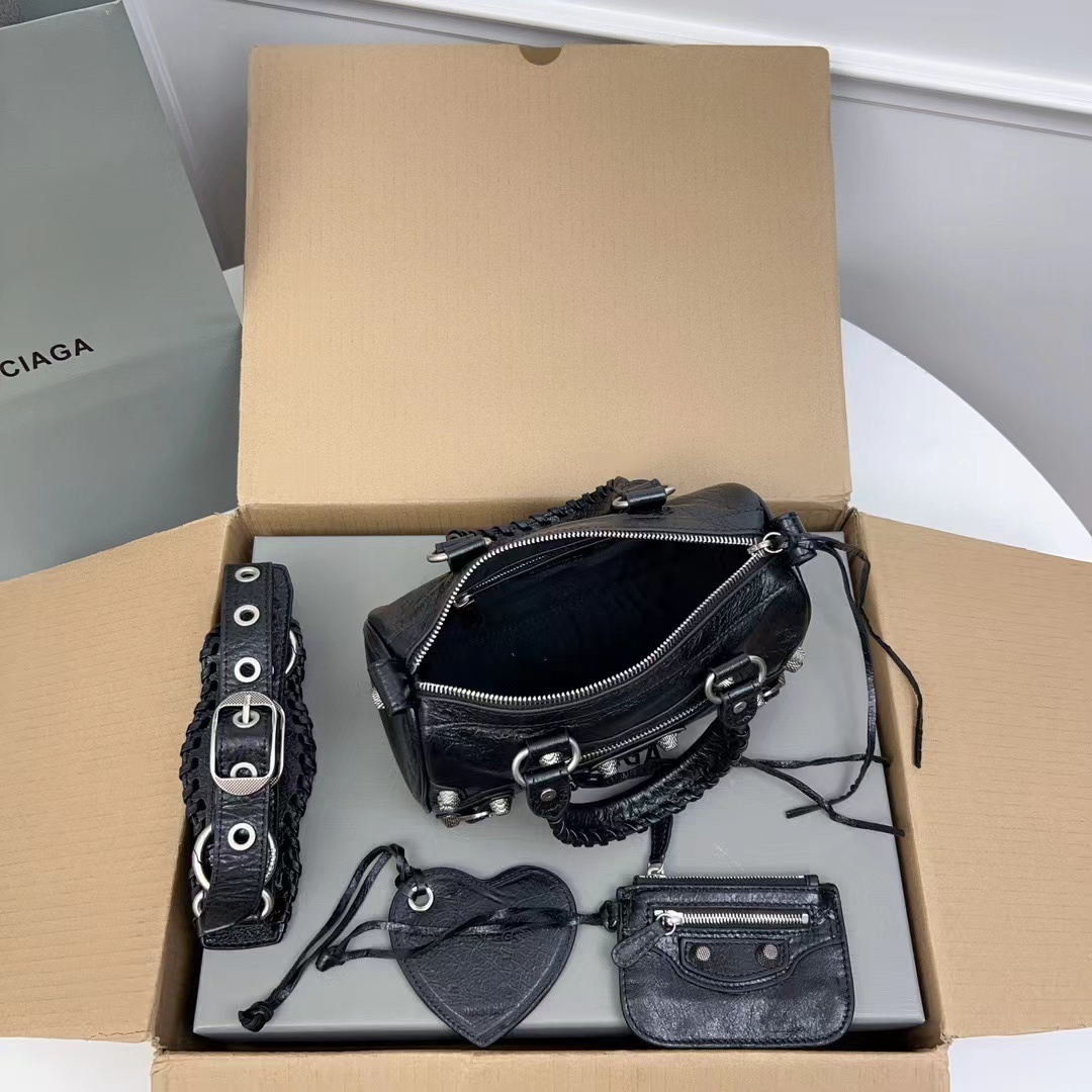 Balenciaga バレンシアガ  バッグ