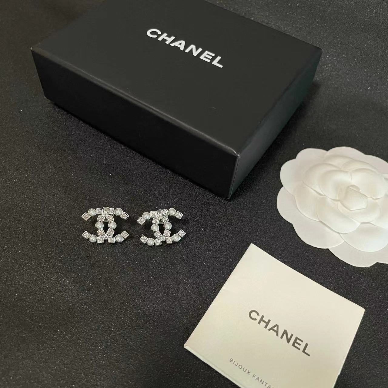 CHANEL シャネル ピアス