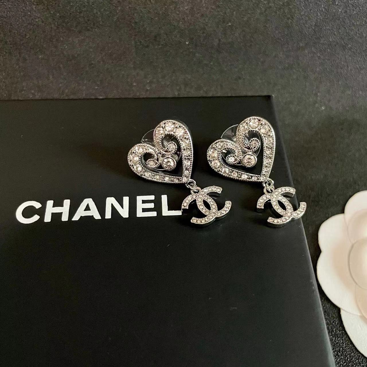 CHANEL シャネル ピアス