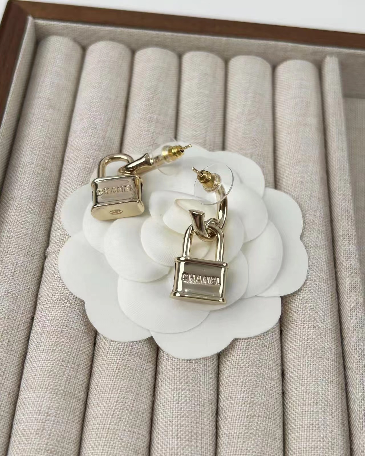 CHANEL シャネル ピアス