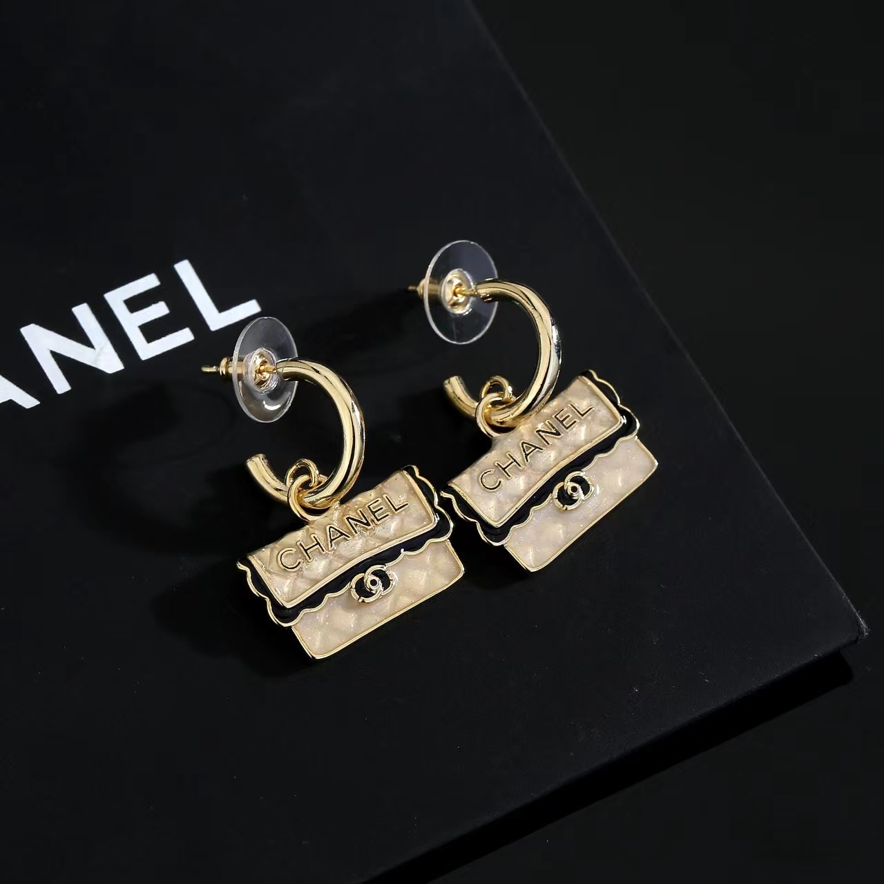 CHANEL シャネル ピアス