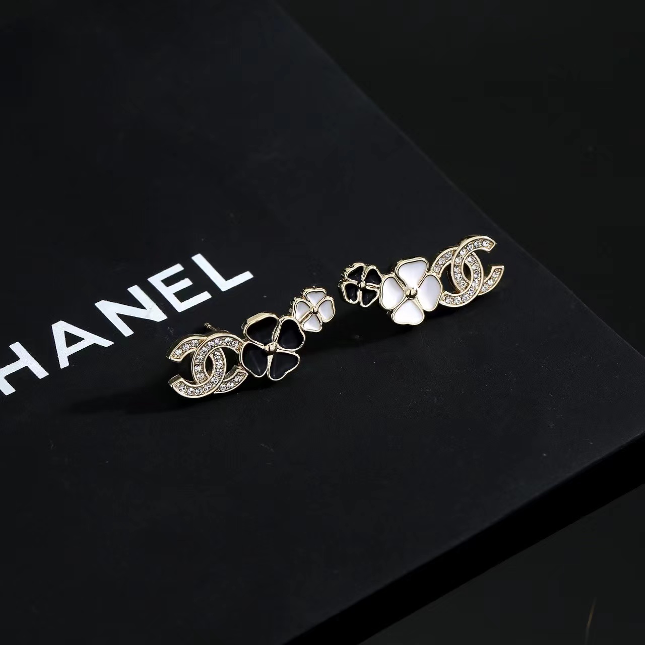CHANEL シャネル ピアス