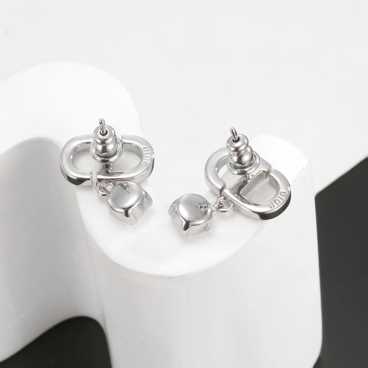 DIOR  ディオール ピアス