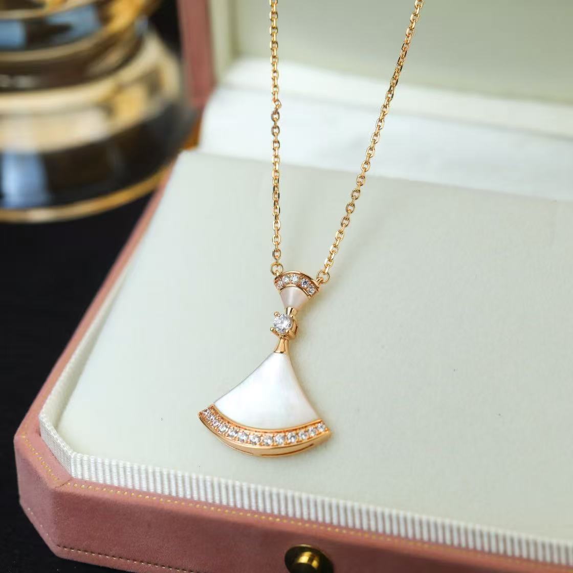 BVLGARI ディーヴァ ドリーム  ネックレス