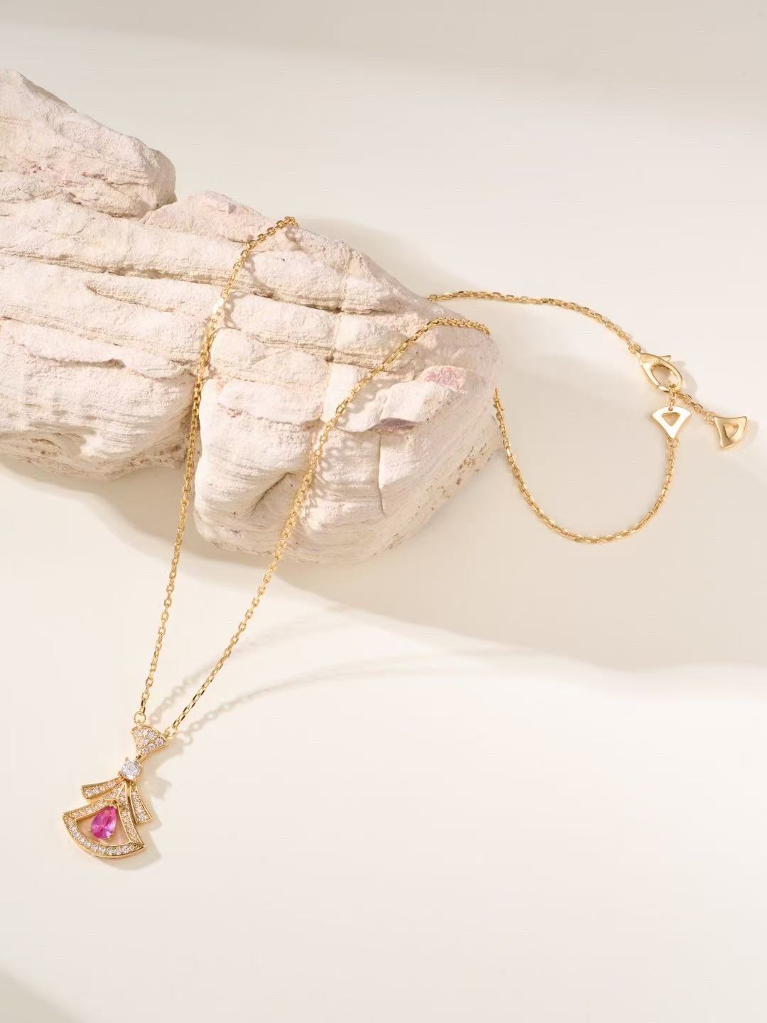 BVLGARI ディーヴァ ドリーム  ネックレス