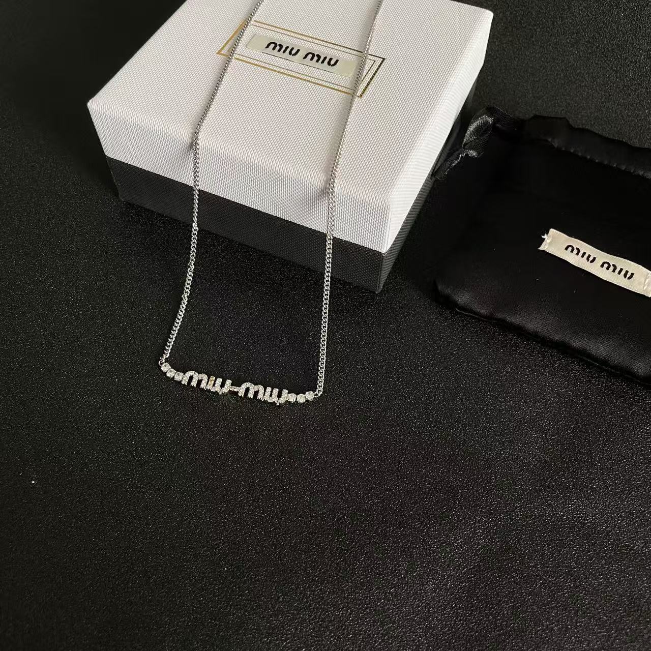 miumiu ミュウミュウ ネックレス