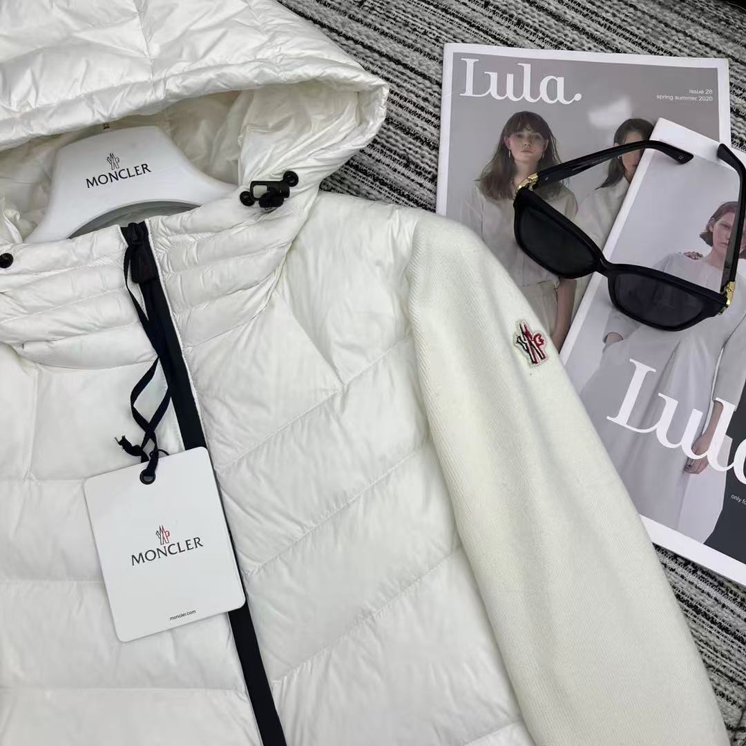 Moncler  モンクレール ダウンジャケット