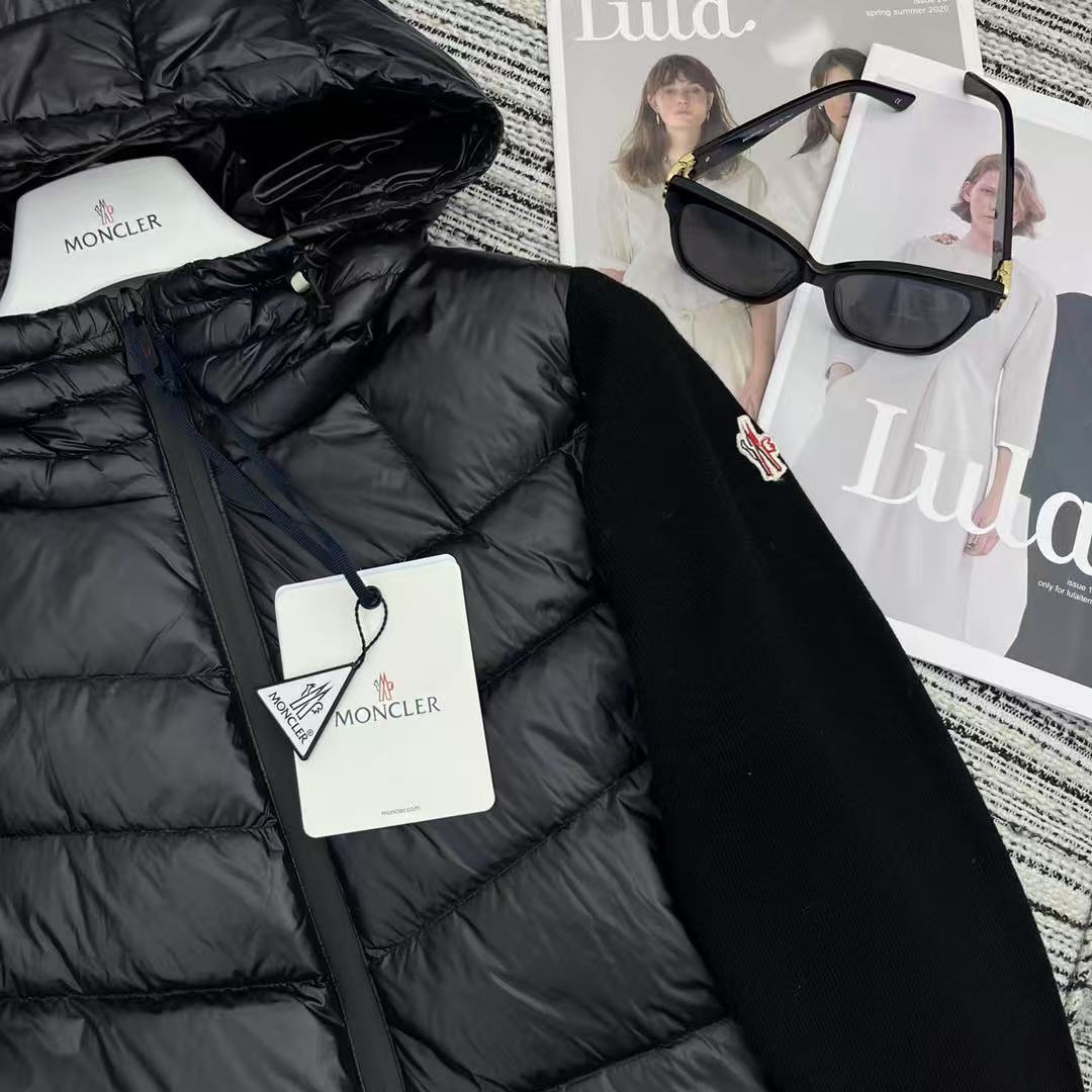 Moncler  モンクレール ダウンジャケット