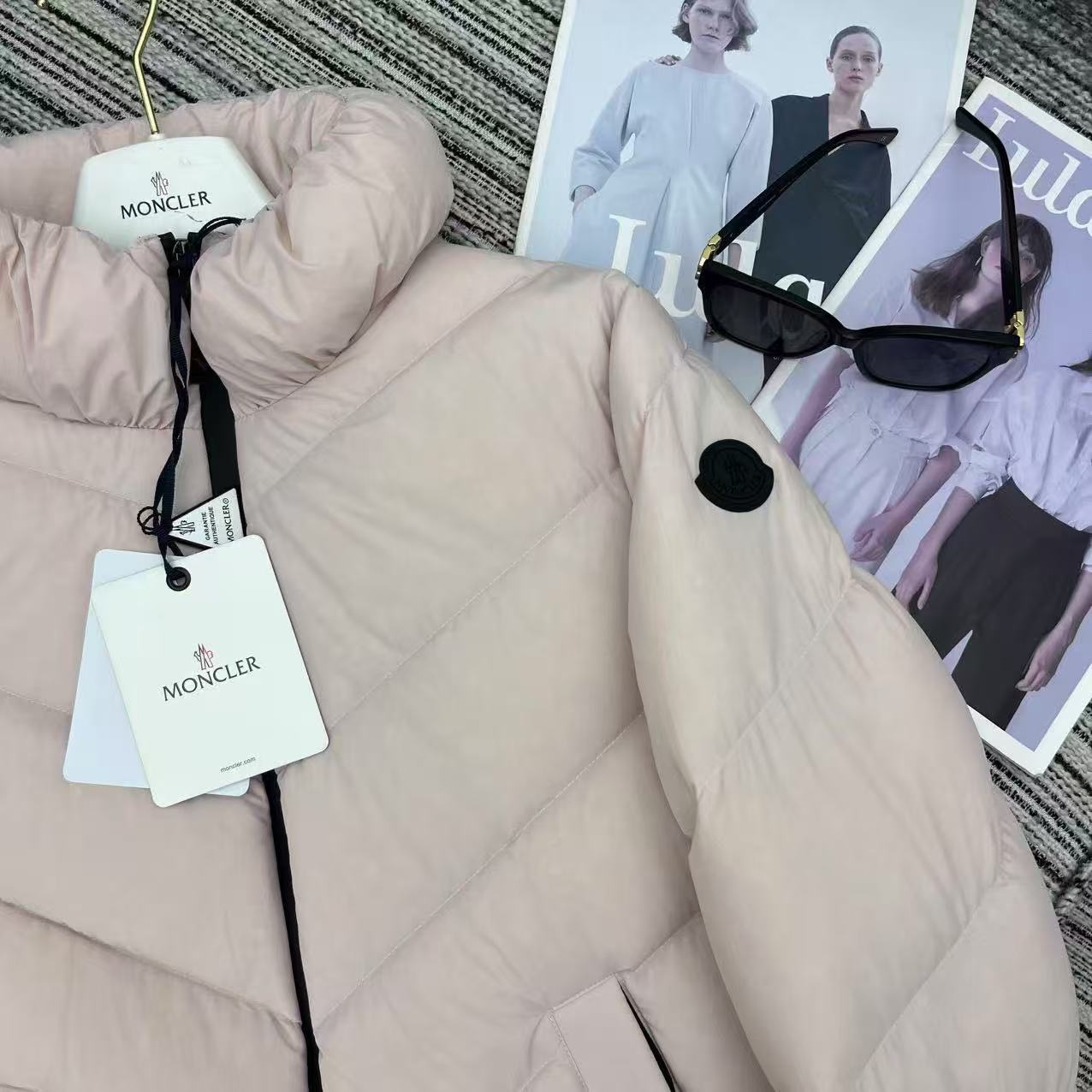 Moncler  モンクレール ダウンジャケット