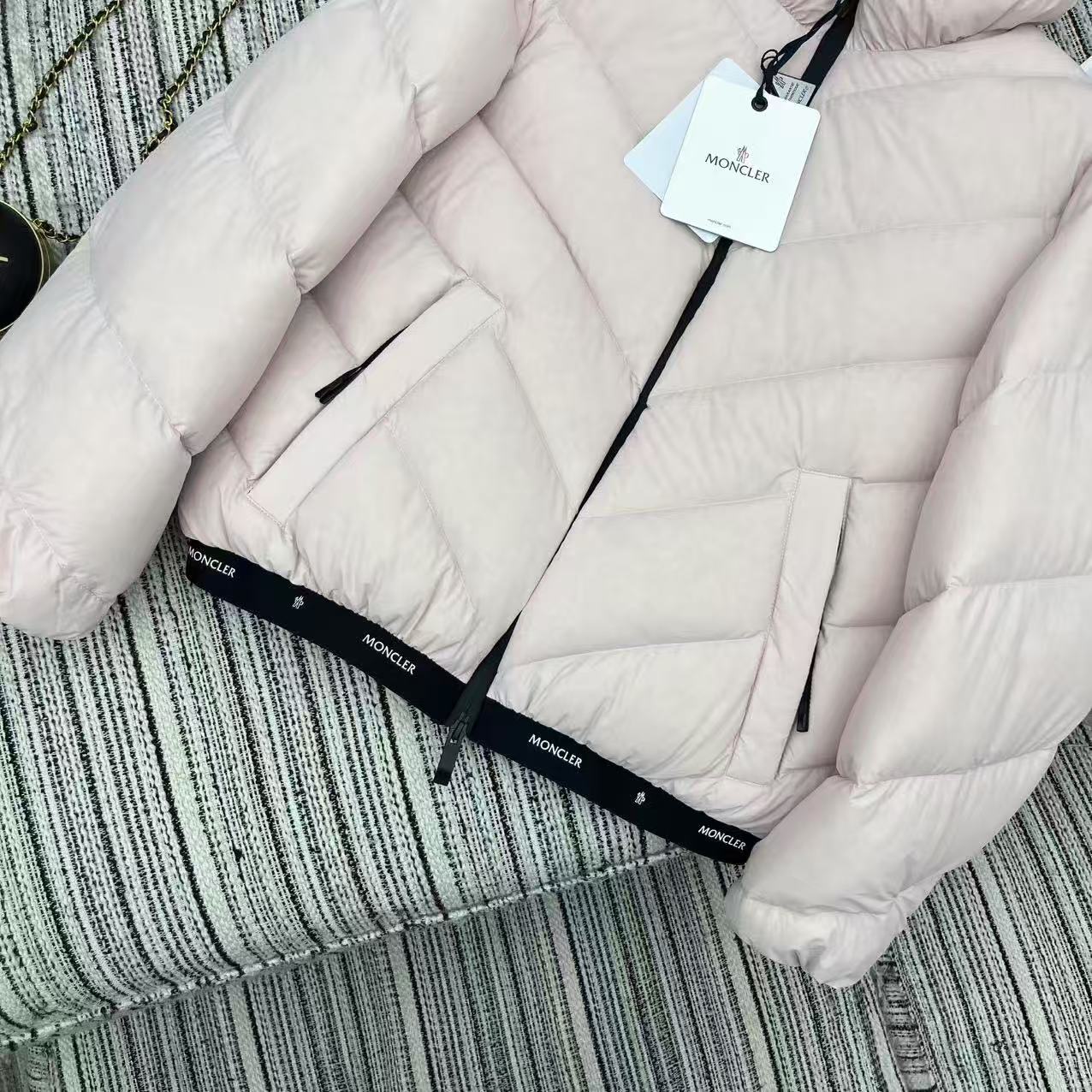 Moncler  モンクレール ダウンジャケット