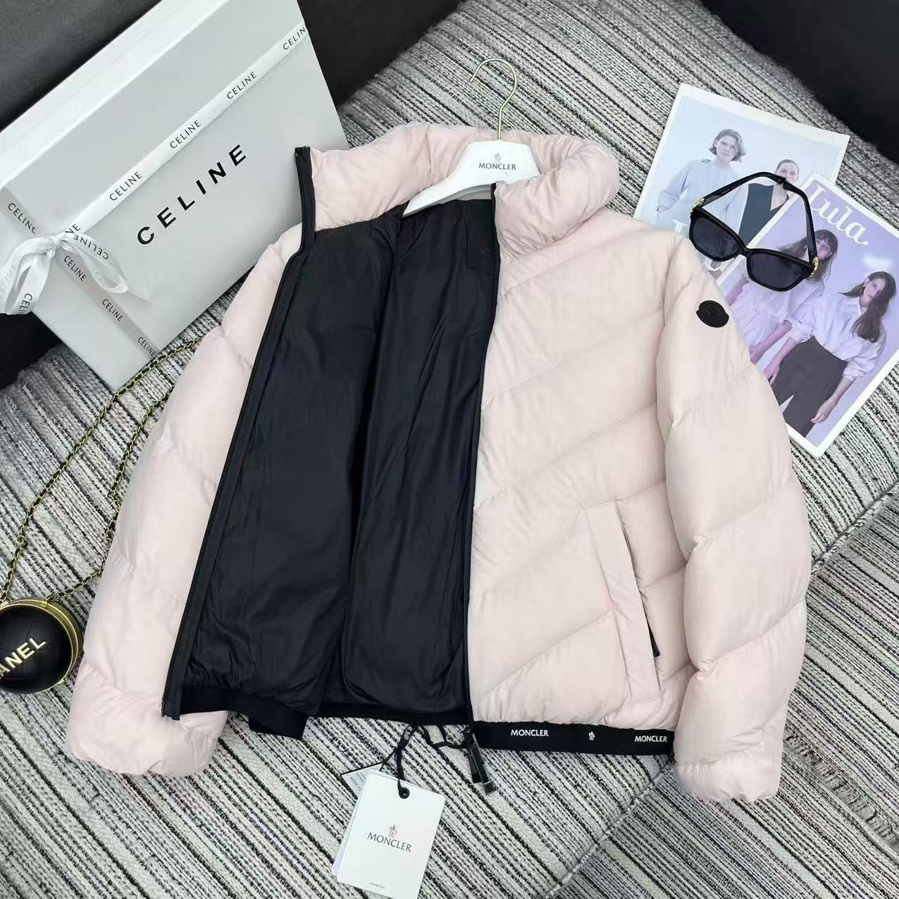 Moncler  モンクレール ダウンジャケット