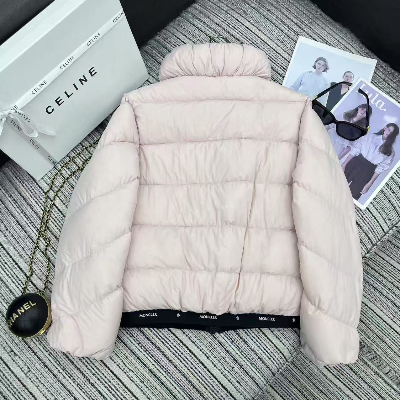 Moncler  モンクレール ダウンジャケット