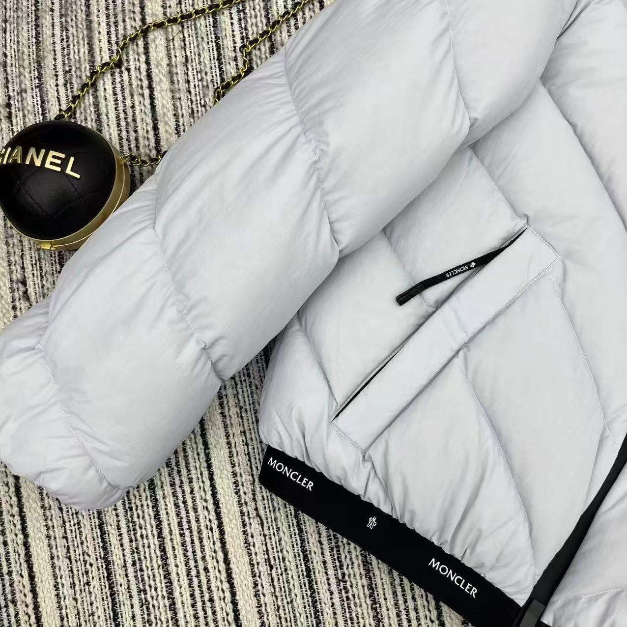 Moncler  モンクレール ダウンジャケット