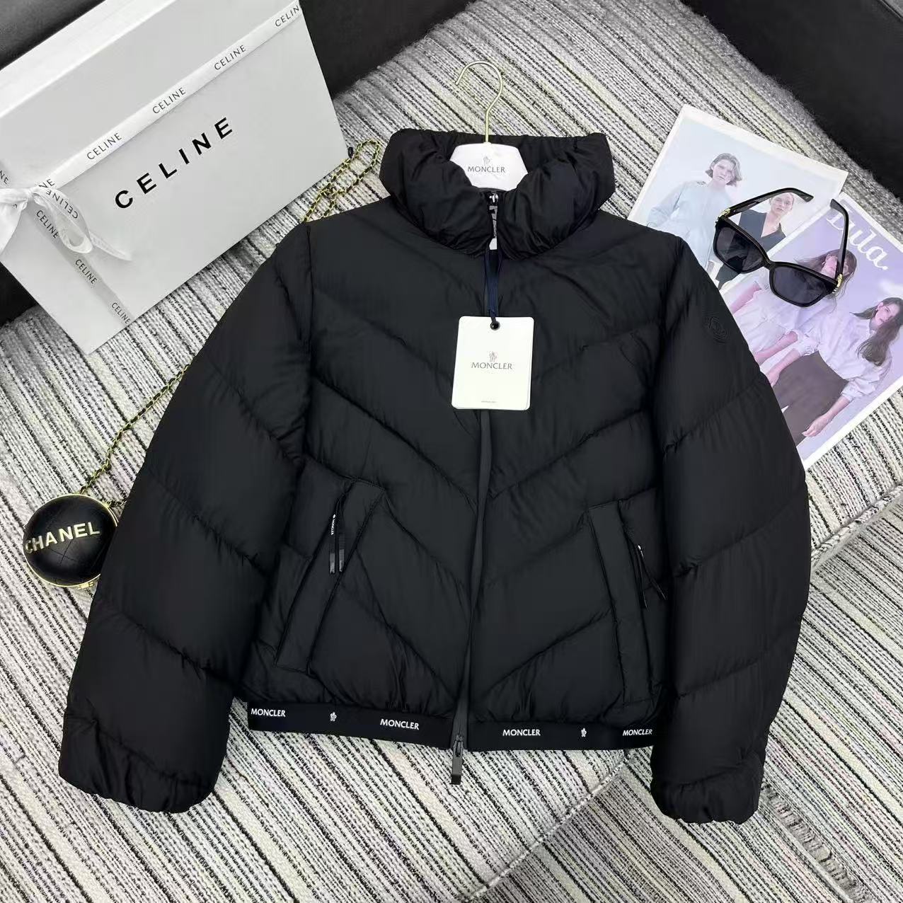Moncler  モンクレール ダウンジャケット