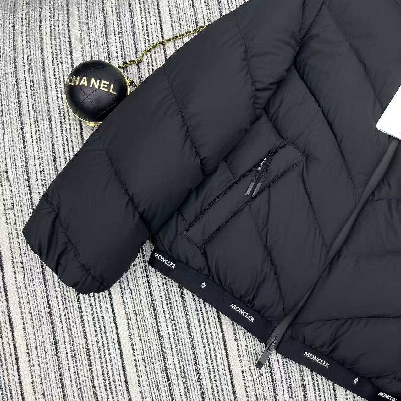 Moncler  モンクレール ダウンジャケット