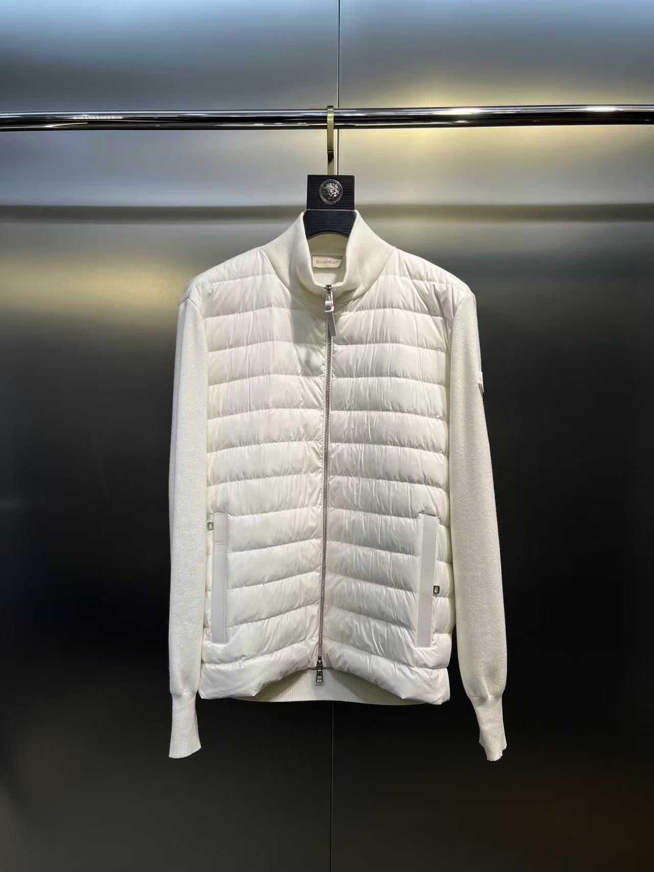 Moncler  モンクレール ダウンジャケット