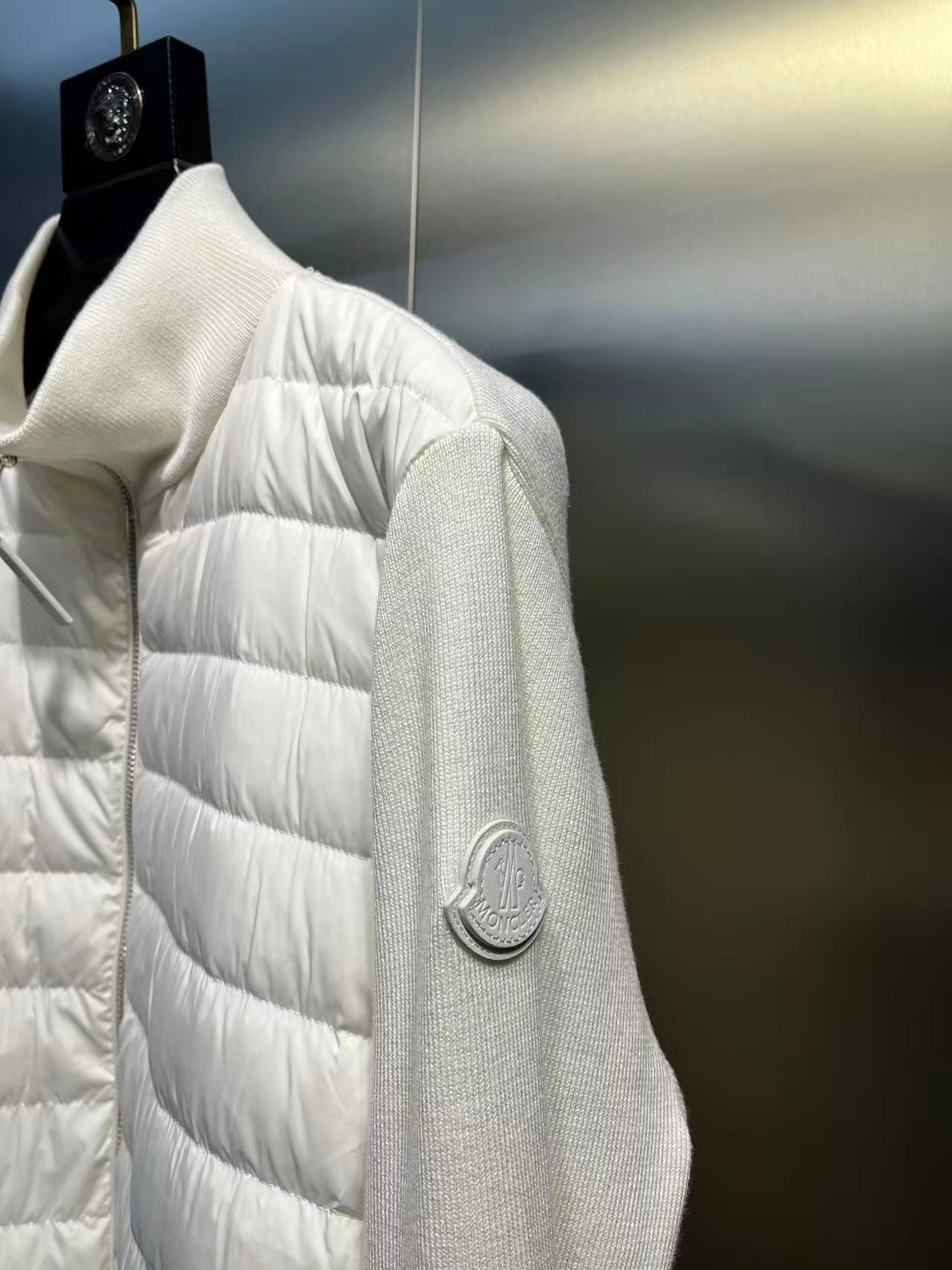 Moncler  モンクレール ダウンジャケット