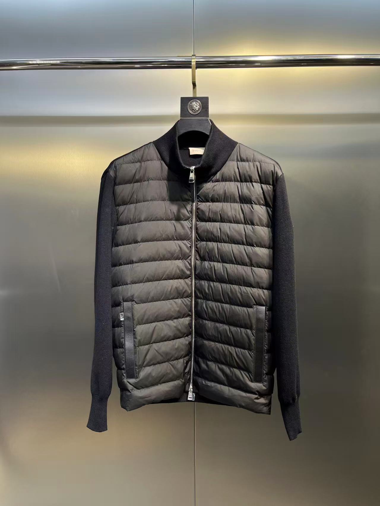 Moncler  モンクレール ダウンジャケット