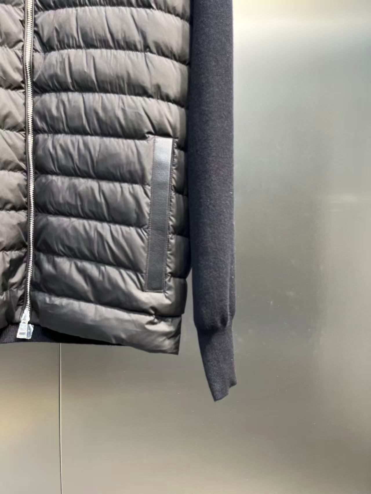 Moncler  モンクレール ダウンジャケット