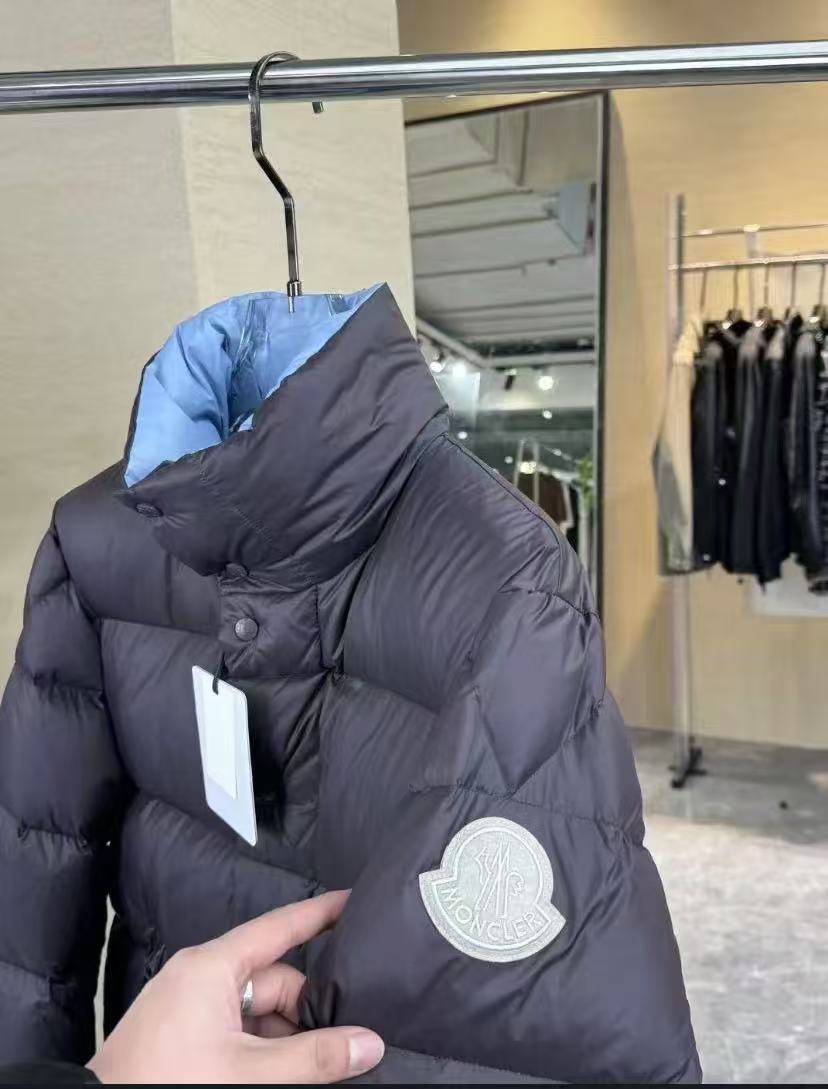 Moncler  モンクレール ダウンジャケット