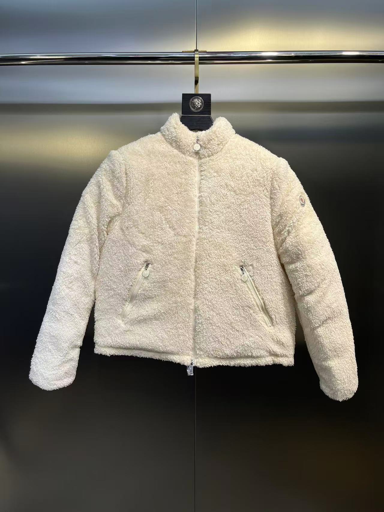 Moncler  モンクレール ダウンジャケット
