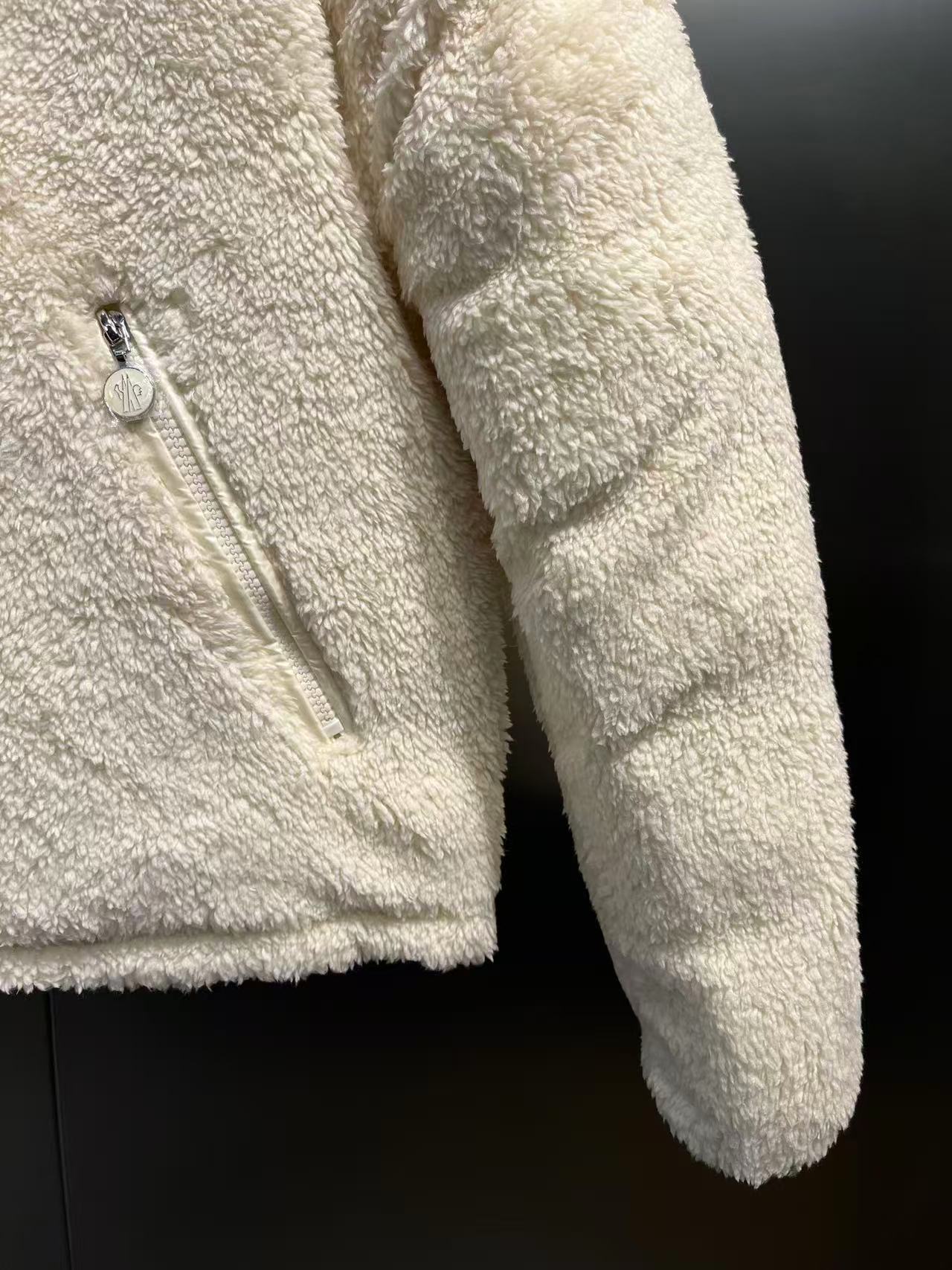 Moncler  モンクレール ダウンジャケット