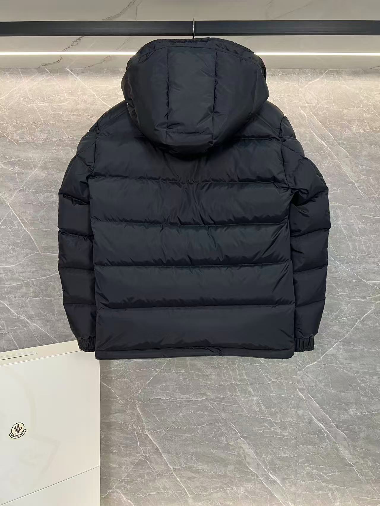 Moncler  モンクレール ダウンジャケット