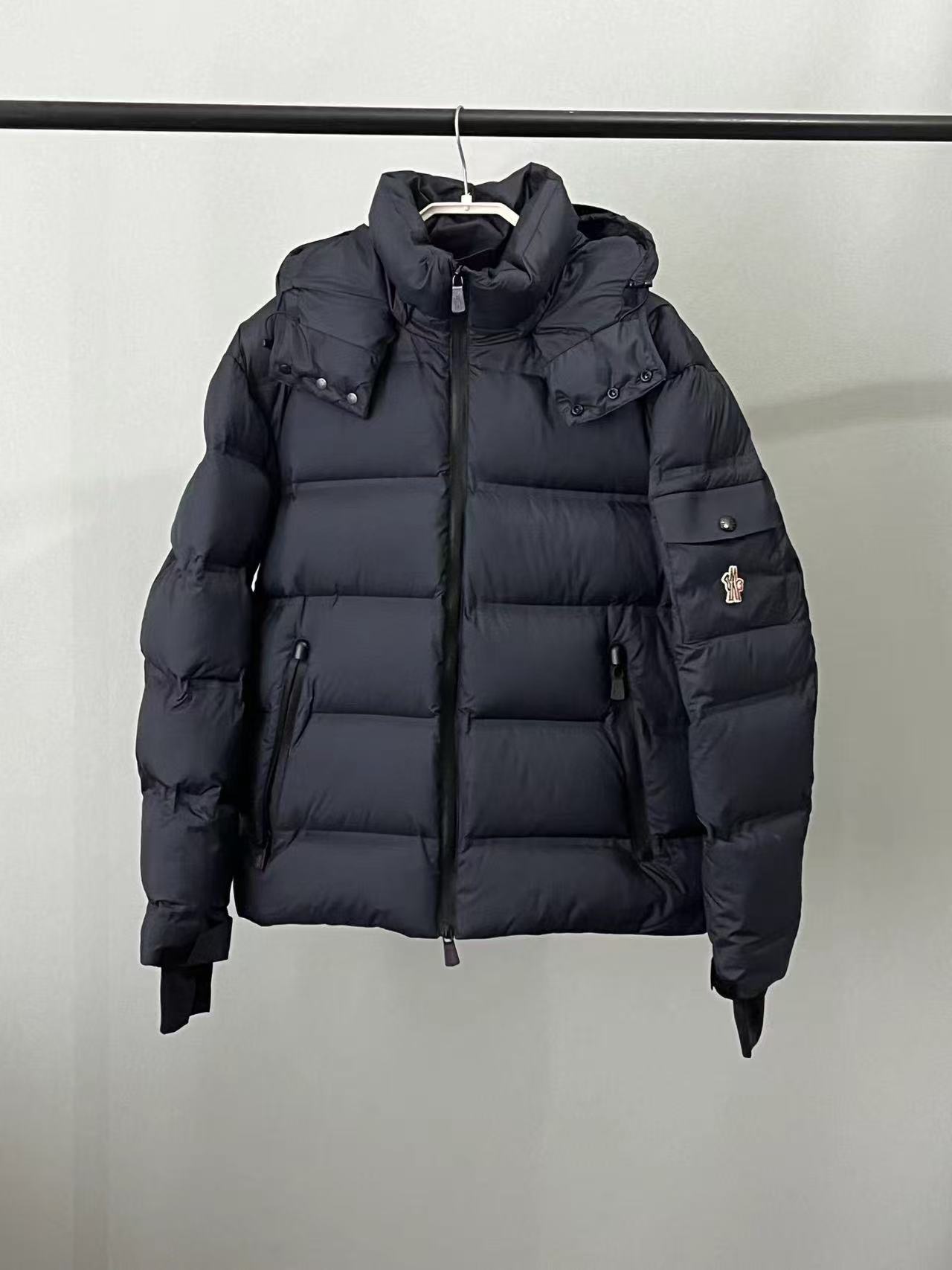 Moncler  モンクレール ダウンジャケット