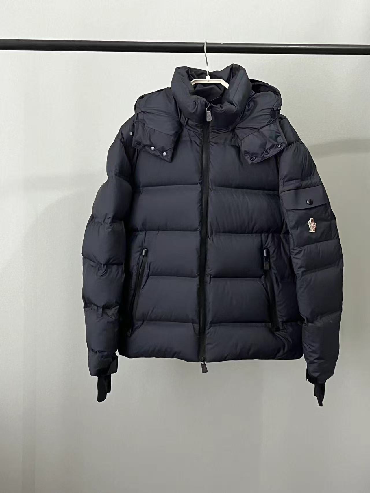 Moncler  モンクレール ダウンジャケット