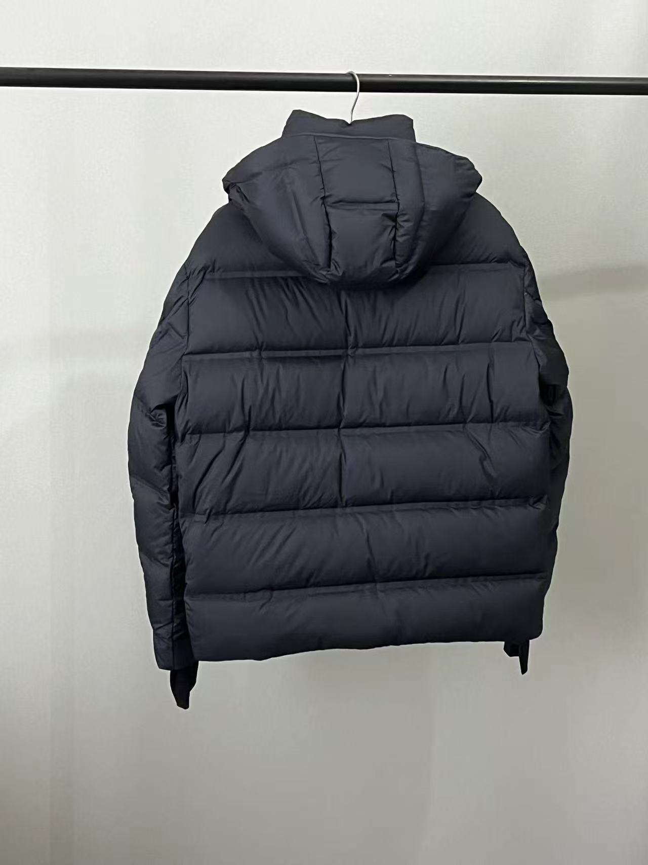 Moncler  モンクレール ダウンジャケット