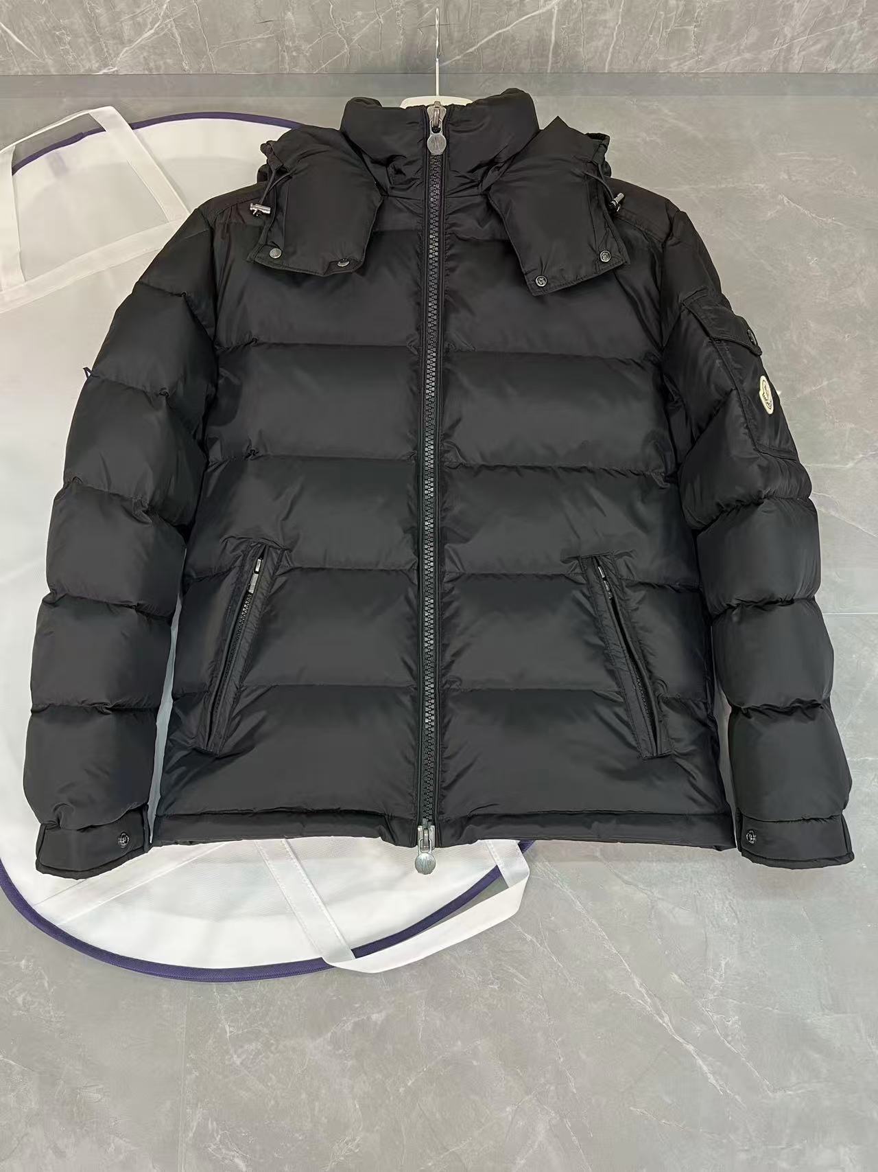 Moncler  モンクレール ダウンジャケット