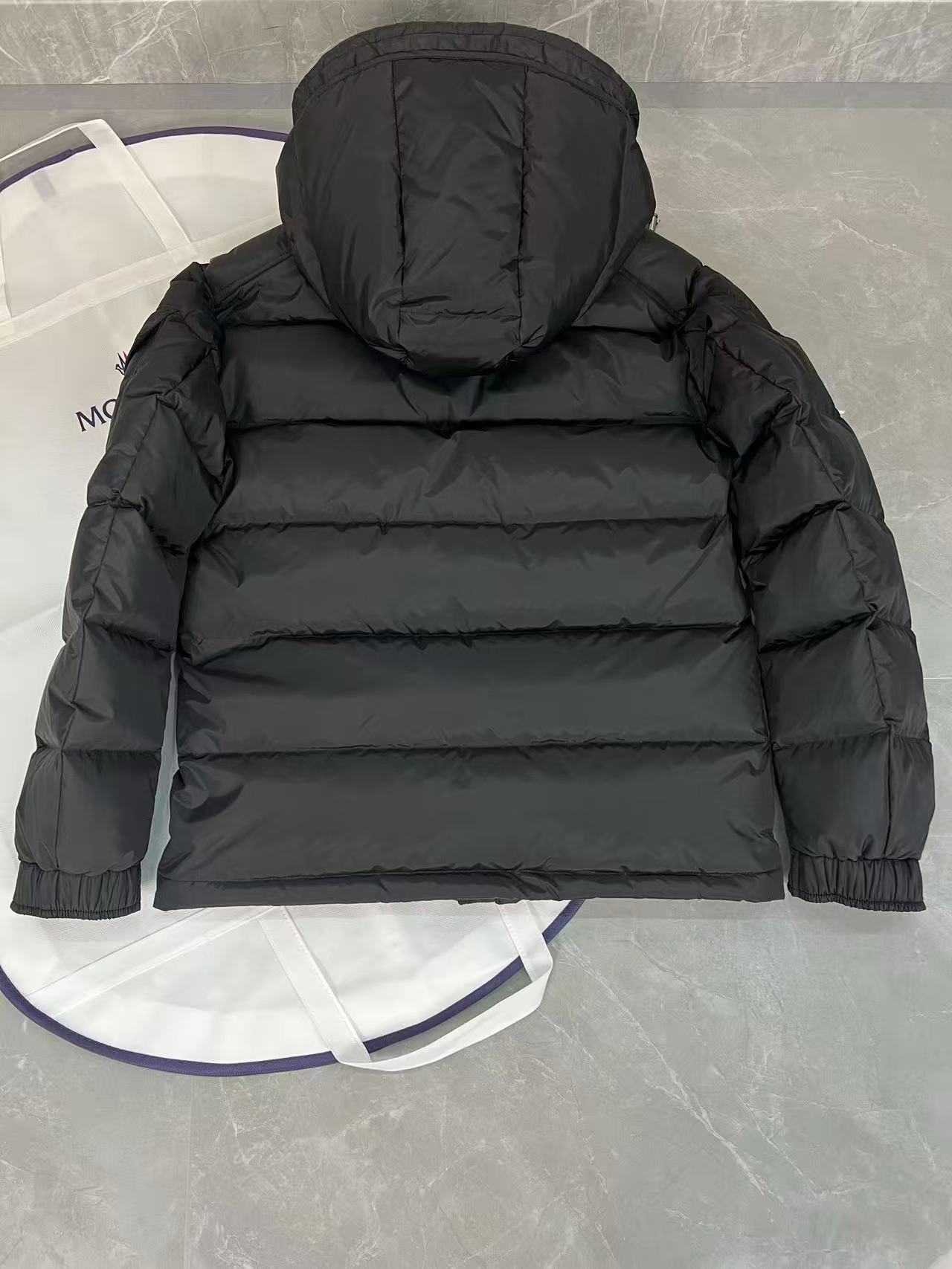 Moncler  モンクレール ダウンジャケット