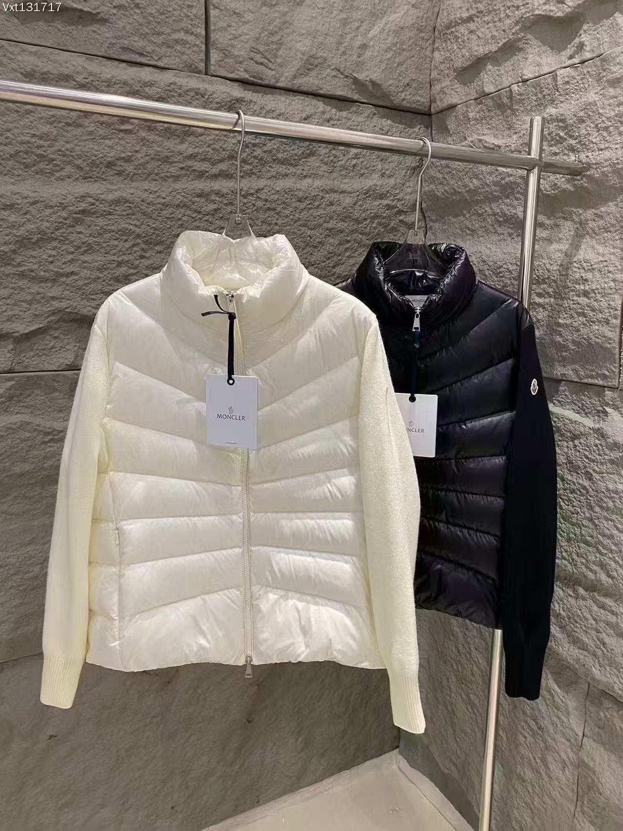Moncler  モンクレール ダウンジャケット