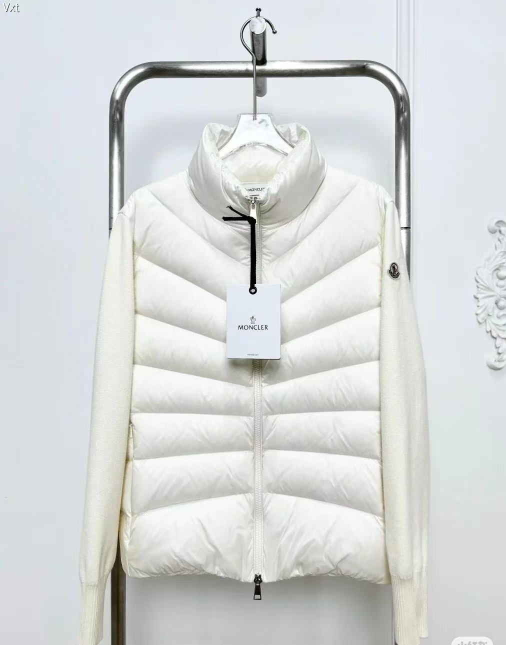 Moncler  モンクレール ダウンジャケット
