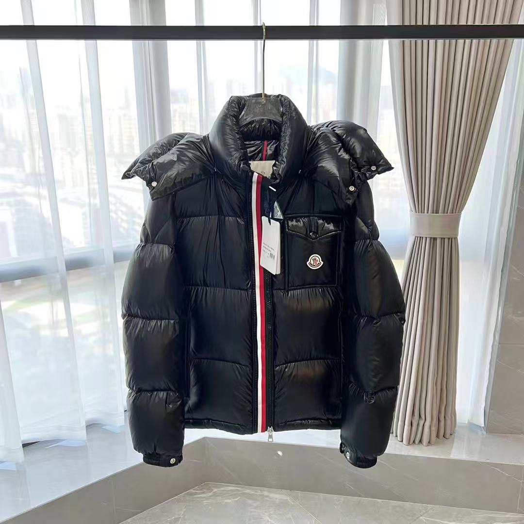 Moncler  モンクレール ダウンジャケット