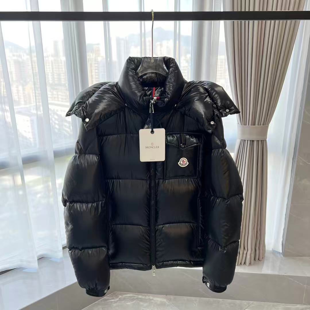 Moncler  モンクレール ダウンジャケット