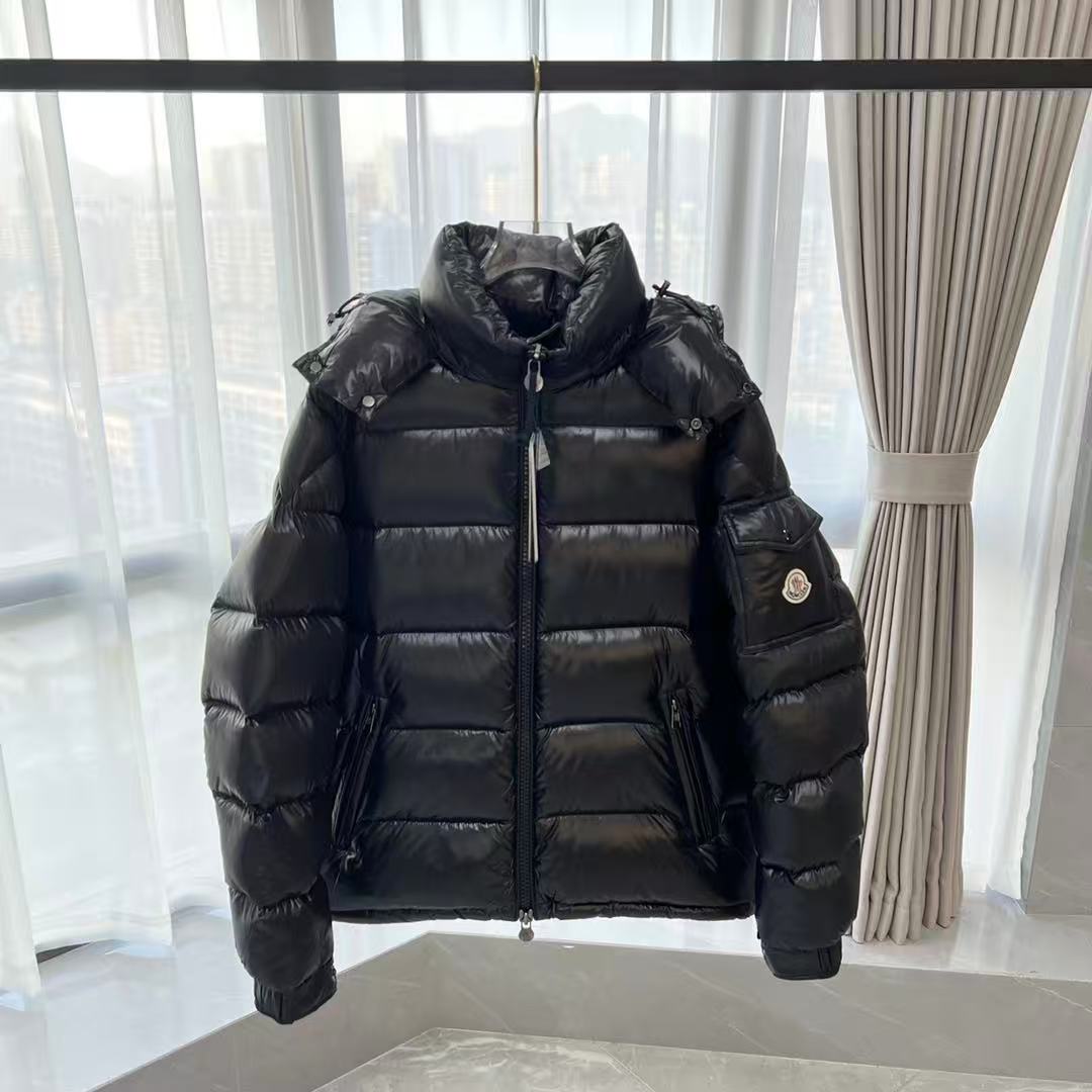 Moncler  モンクレール ダウンジャケット