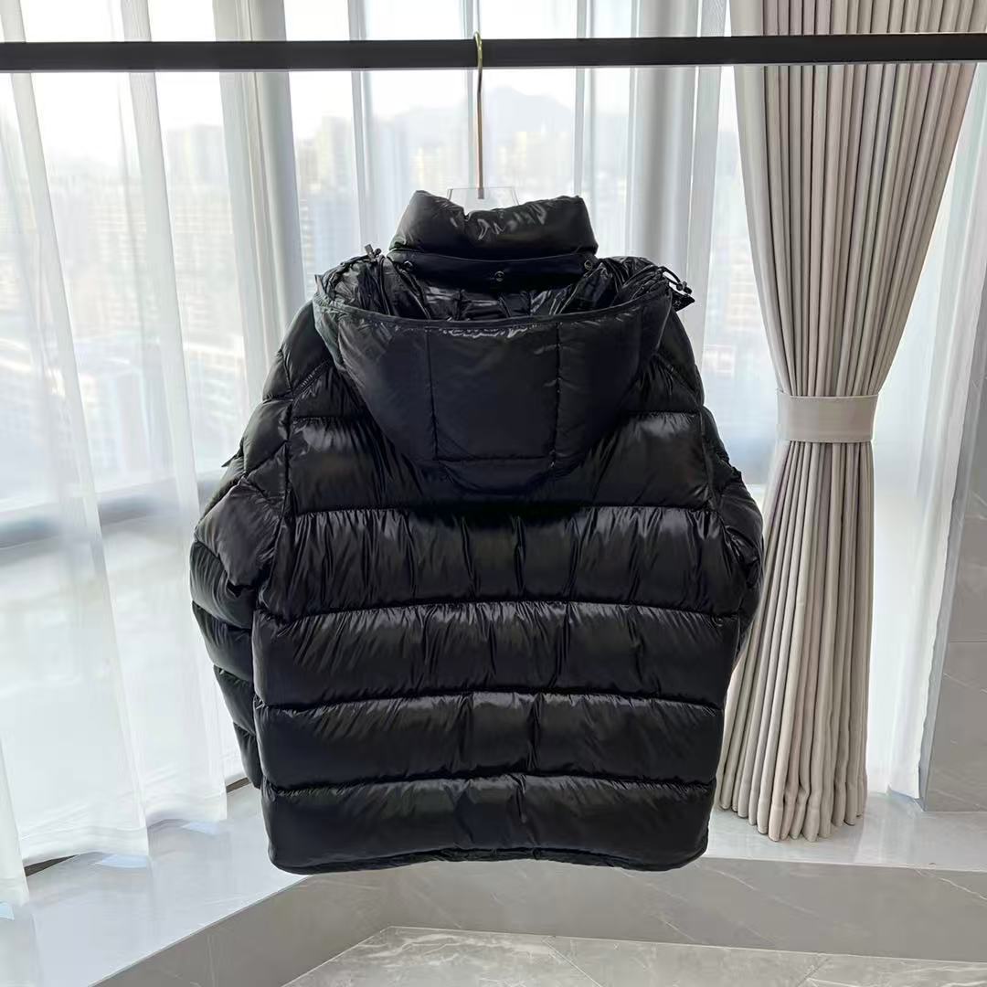 Moncler  モンクレール ダウンジャケット