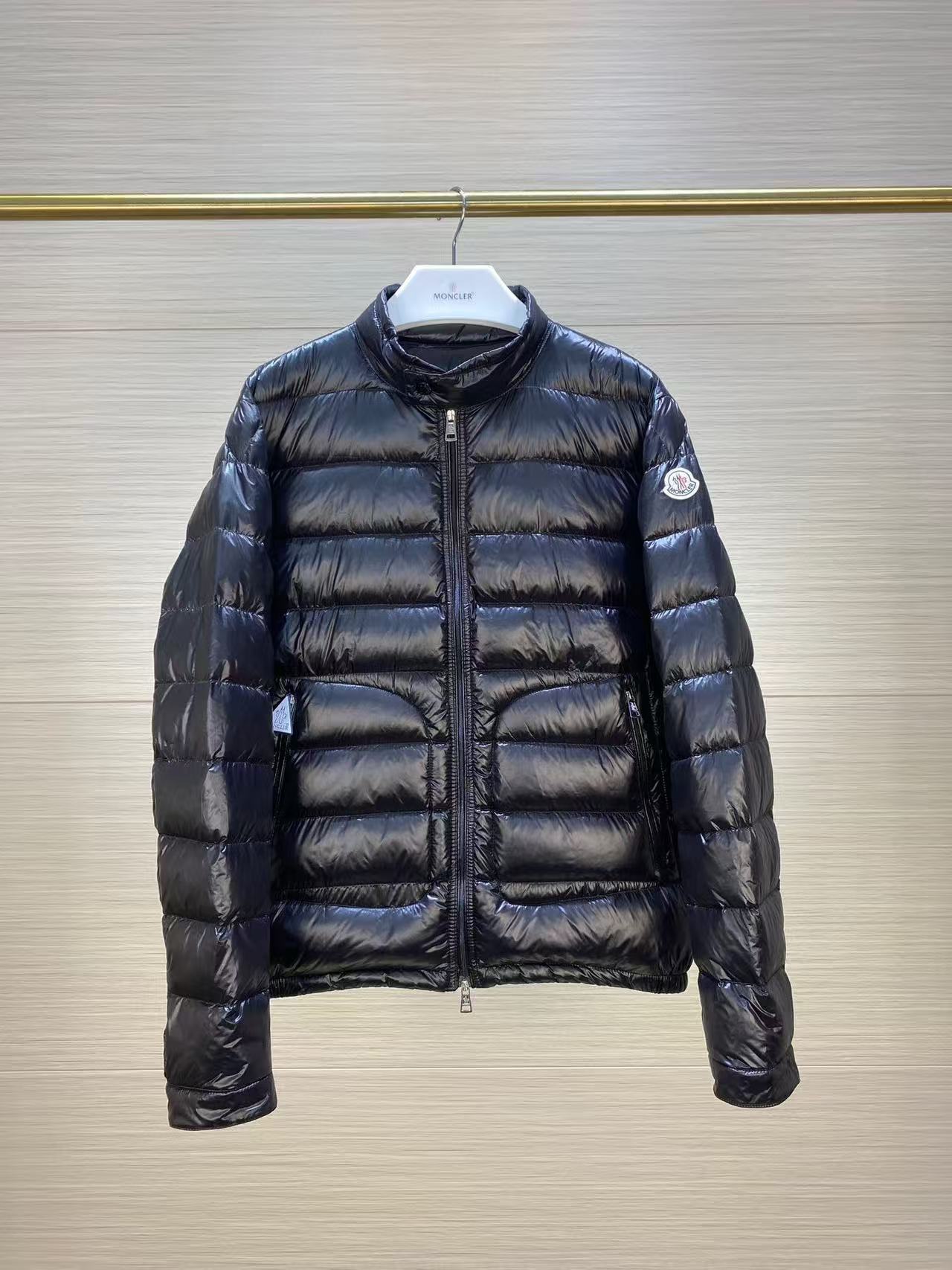Moncler  モンクレール ダウンジャケット