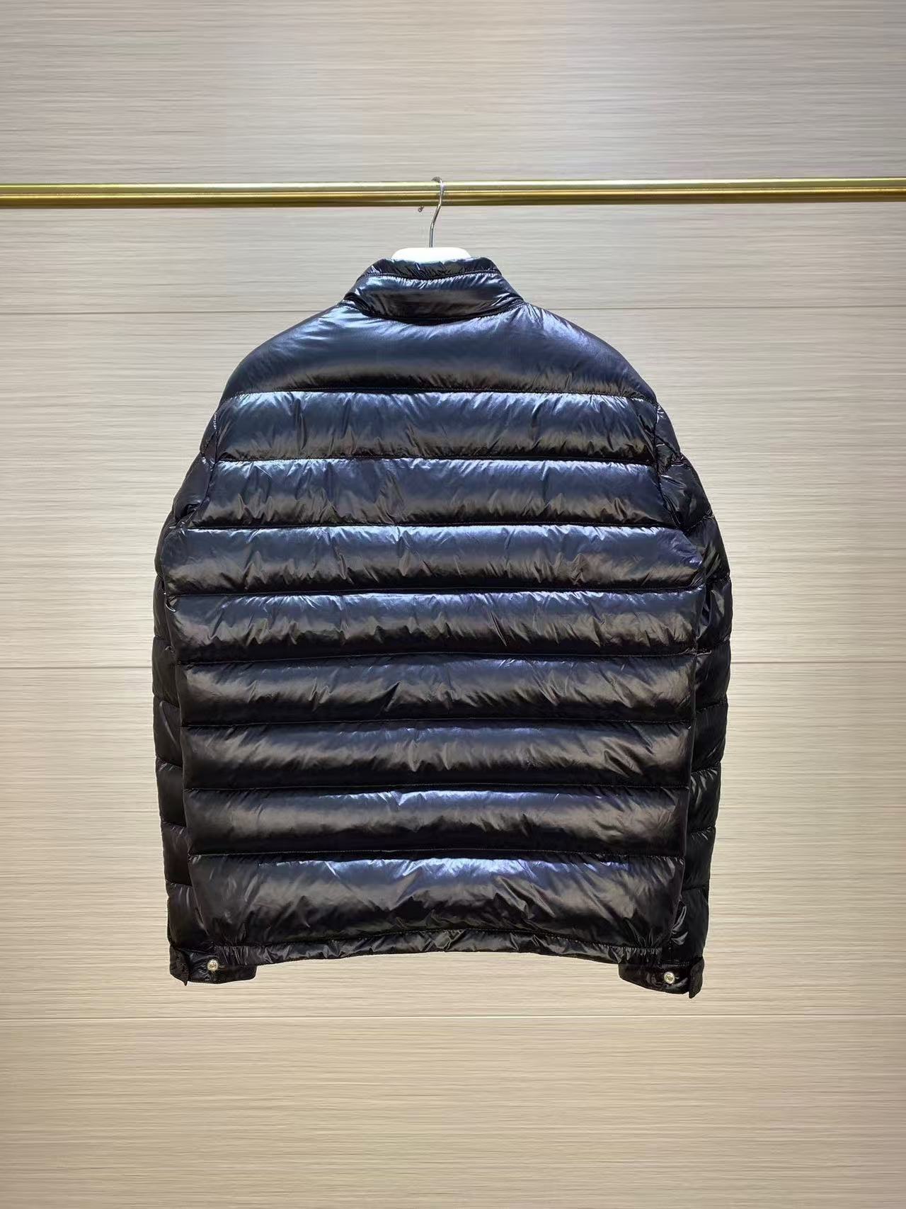 Moncler  モンクレール ダウンジャケット