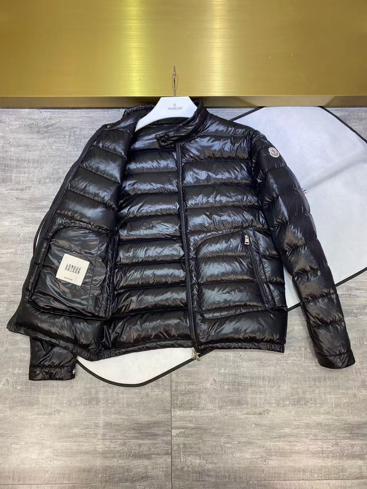 Moncler  モンクレール ダウンジャケット